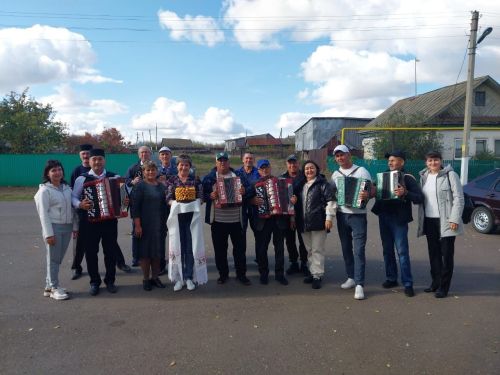 Тупач авылы клубында Өлкәннәр көне уңаеннан иганәчеләр ярдәмендә "Картаямени соң йөрәк" дип аталган бәйрәм кичәсе узды