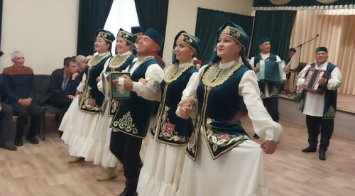 Тупач авылы клубында Өлкәннәр көне уңаеннан иганәчеләр ярдәмендә "Картаямени соң йөрәк" дип аталган бәйрәм кичәсе узды