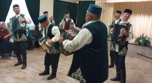 Тупач авылы клубында Өлкәннәр көне уңаеннан иганәчеләр ярдәмендә "Картаямени соң йөрәк" дип аталган бәйрәм кичәсе узды