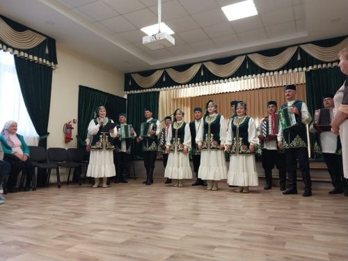 Тупач авылы клубында Өлкәннәр көне уңаеннан иганәчеләр ярдәмендә "Картаямени соң йөрәк" дип аталган бәйрәм кичәсе узды