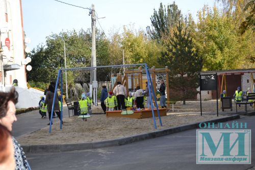 Жители ул. Люксембург д.102, 104 очень рады изменениям  во дворе