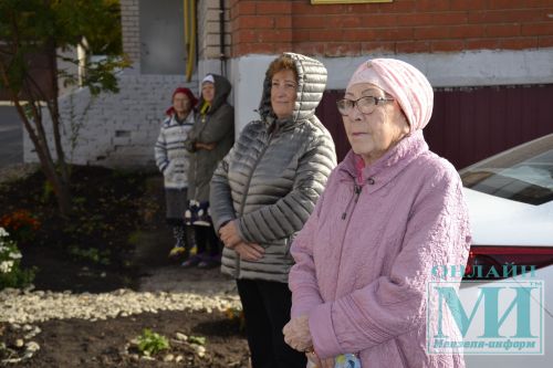 Жители ул. Люксембург д.102, 104 очень рады изменениям  во дворе
