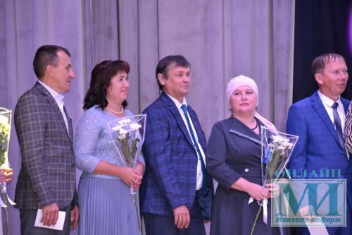 В Мензелинске наградили лучших работников образования
