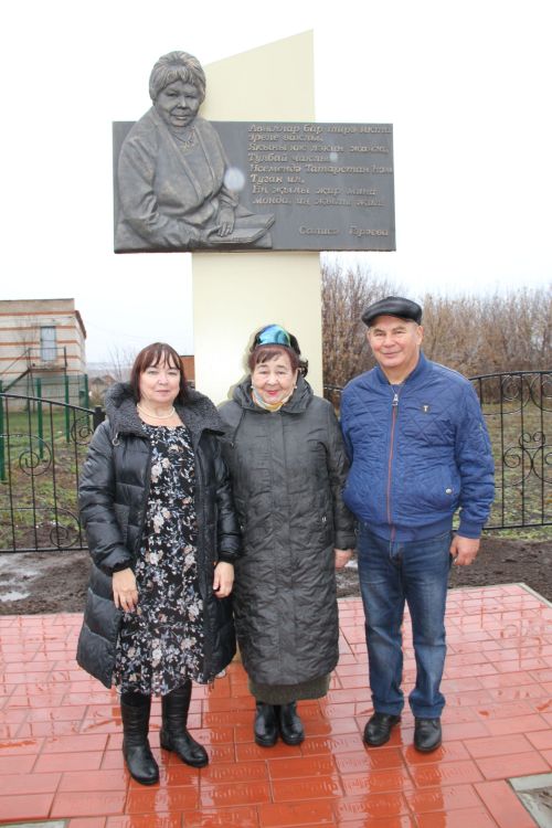 Тулбай авылында Салисә Гәрәева хөрмәтенә стела ачылды