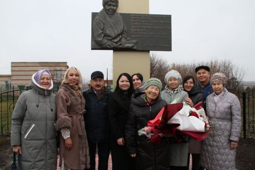 Тулбай авылында Салисә Гәрәева хөрмәтенә стела ачылды