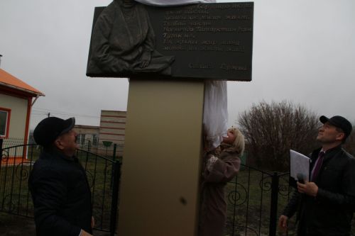 Тулбай авылында Салисә Гәрәева хөрмәтенә стела ачылды