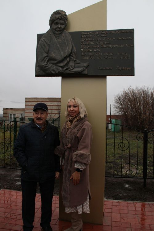 Тулбай авылында Салисә Гәрәева хөрмәтенә стела ачылды