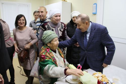 Тулбай авылында Салисә Гәрәева хөрмәтенә стела ачылды