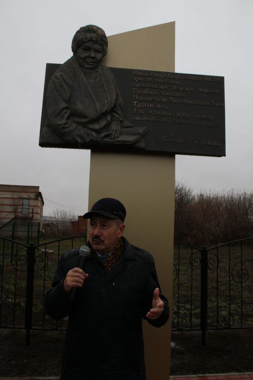 Тулбай авылында Салисә Гәрәева хөрмәтенә стела ачылды