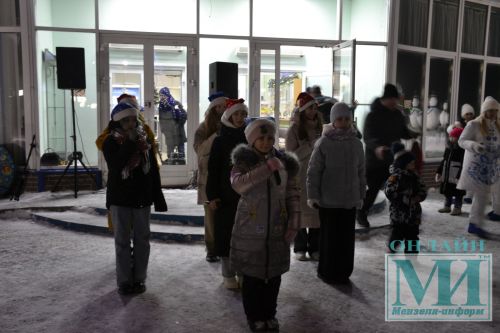 И вот она нарядная на праздник к нам пришла. Открытие Новогодней елки Ледового дворца