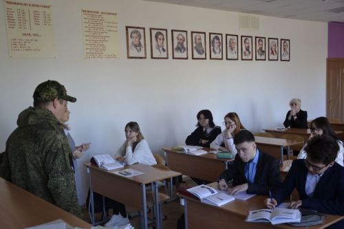 Учащиеся СОШ №3 Мензелинска встретились с мобилизованным