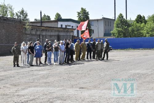 Ценный груз - вездеход на гусеничном ходу- дошел до нашей войсковой части