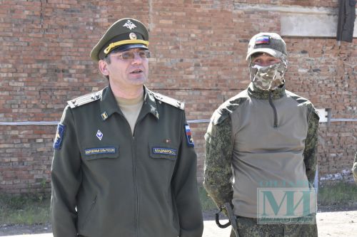 Ценный груз - вездеход на гусеничном ходу- дошел до нашей войсковой части