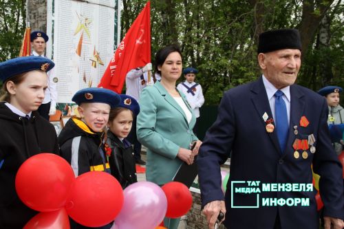 Аю авылындагы митинг “Авыл җирлекләрен комплекслы үстерү” программасы кысаларында  яңартылган паркта үтте