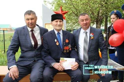 Аю авылындагы митинг “Авыл җирлекләрен комплекслы үстерү” программасы кысаларында  яңартылган паркта үтте