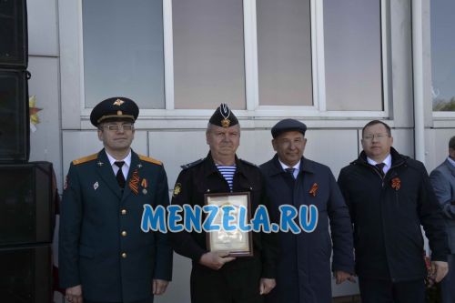 Смотр строевой подготовки на Параде Победы в Мензелинске