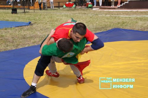 Победители и призеры мензелинского Сабантуя-2023 по национальной борьбе корэш