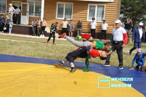 Победители и призеры мензелинского Сабантуя-2023 по национальной борьбе корэш