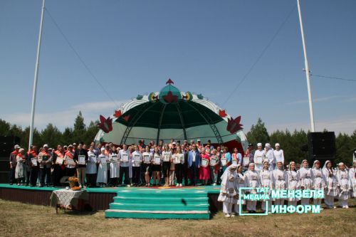 На Сабантуе в Мензелинске наградили передовиков района