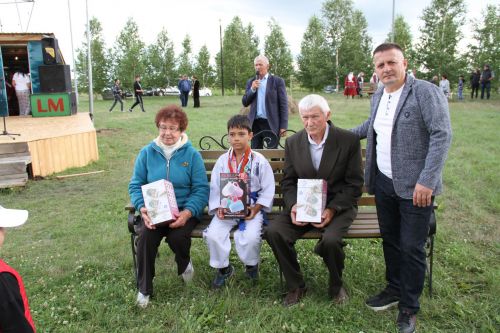 Кадрәктә авылның 350 еллыгына багышлап "Кадрәк дусларын җыя" дигән бәйрәм үткәрелде