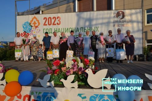 Праздник «День семьи, любви и верности» в Мензелинске