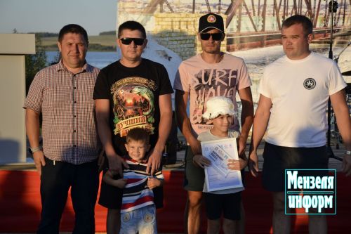 На набережной реки Мензеля прошел Фестиваль ухи