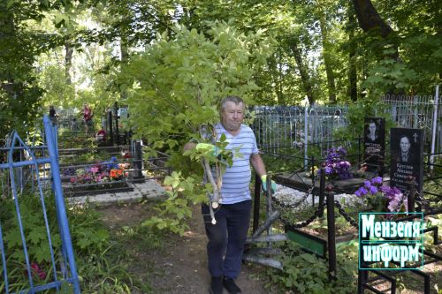 Субботник на старом русском кладбище