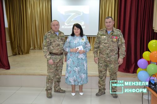 Педагоги и сотрудники СОШ №2 награждены благодарственными письмами за помощь бойцам СВО