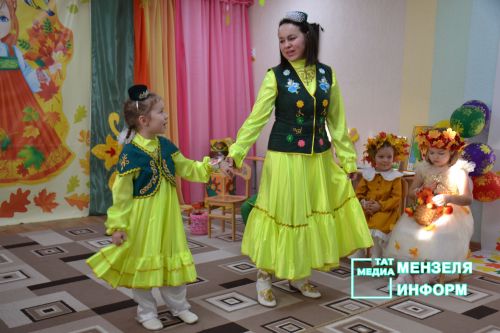 В муниципальном конкурсе «Сөмбелә чибәре-2024» приняли участие воспитанниц детских садов