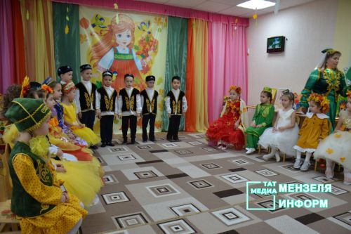 В муниципальном конкурсе «Сөмбелә чибәре-2024» приняли участие воспитанниц детских садов