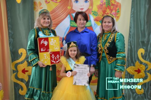 В муниципальном конкурсе «Сөмбелә чибәре-2024» приняли участие воспитанниц детских садов