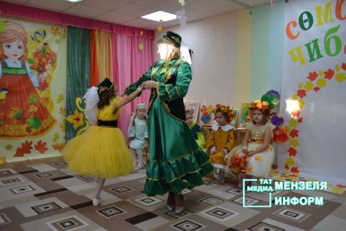 В муниципальном конкурсе «Сөмбелә чибәре-2024» приняли участие воспитанниц детских садов