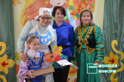 В муниципальном конкурсе «Сөмбелә чибәре-2024» приняли участие воспитанниц детских садов
