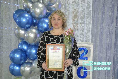 Награждение участниц конкурса "Воспитатель года" и "Воспитатель года в группах с родным языком обучения"