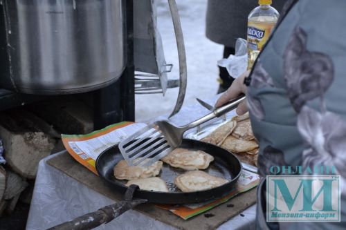 На&nbsp;празднике Навруз каждая из&nbsp;общин приготовила стол с&nbsp;национальными угощениями