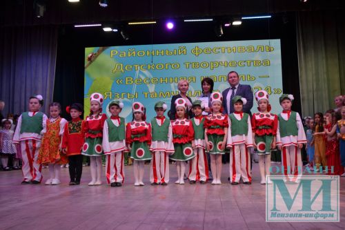 На сцене районного Дворца культуры прошел районный фестиваль детского творчества «Весенняя капель-2024»