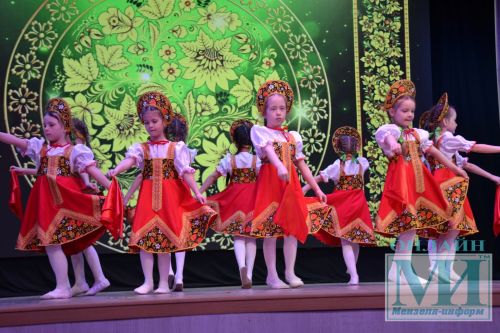 На сцене районного Дворца культуры прошел районный фестиваль детского творчества «Весенняя капель-2024»