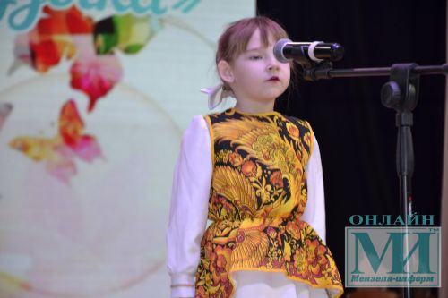 На сцене районного Дворца культуры прошел районный фестиваль детского творчества «Весенняя капель-2024»