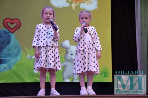 На сцене районного Дворца культуры прошел районный фестиваль детского творчества «Весенняя капель-2024»