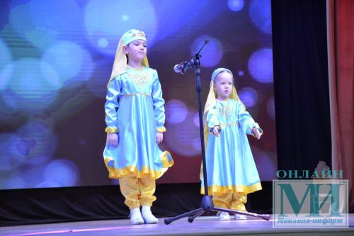 На сцене районного Дворца культуры прошел районный фестиваль детского творчества «Весенняя капель-2024»