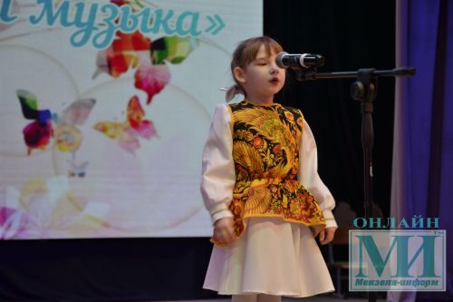 На сцене районного Дворца культуры прошел районный фестиваль детского творчества «Весенняя капель-2024»