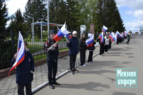 Улицы Мензелинска в праздник 9 Мая обрели торжественный вид