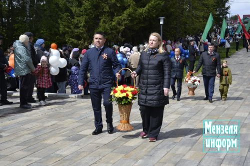В парке имени Ленина г. Мензелинск состоялось возложение цветов в память о погибших в Великой Отечественной войне