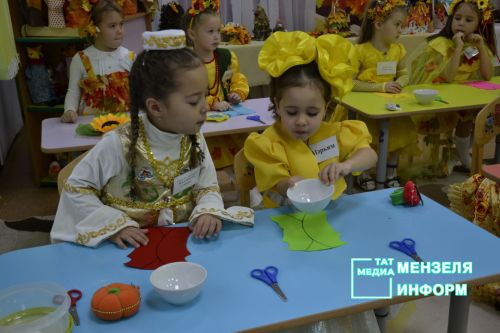В Мензелинске прошел районный конкурс "Сөмбелэ гузэле-2025"