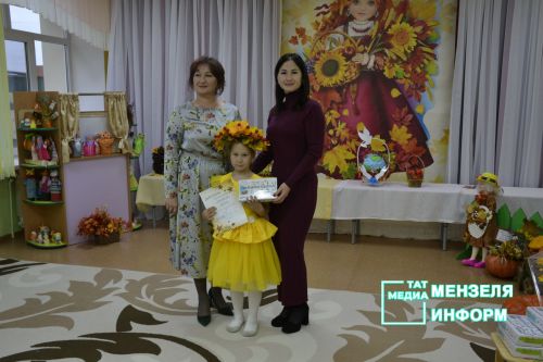 В Мензелинске прошел районный конкурс "Сөмбелэ гузэле-2025"