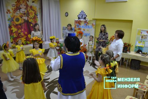 В Мензелинске прошел районный конкурс "Сөмбелэ гузэле-2025"