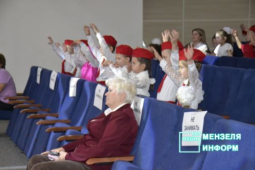 В Мензелинске прошел конкурс агитбригад «Дружная семья ЮИД на страже ПДД стоит»