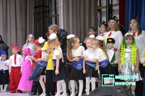 В Мензелинске прошел конкурс агитбригад «Дружная семья ЮИД на страже ПДД стоит»
