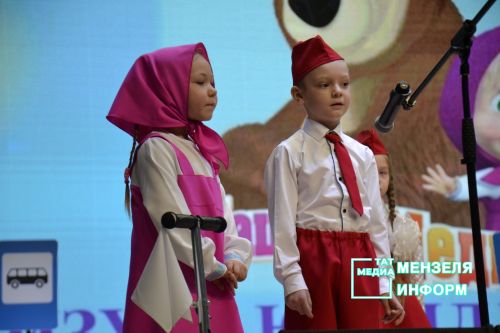 В Мензелинске прошел конкурс агитбригад «Дружная семья ЮИД на страже ПДД стоит»