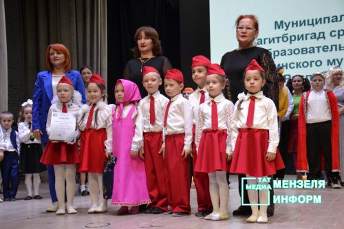 В Мензелинске прошел конкурс агитбригад «Дружная семья ЮИД на страже ПДД стоит»